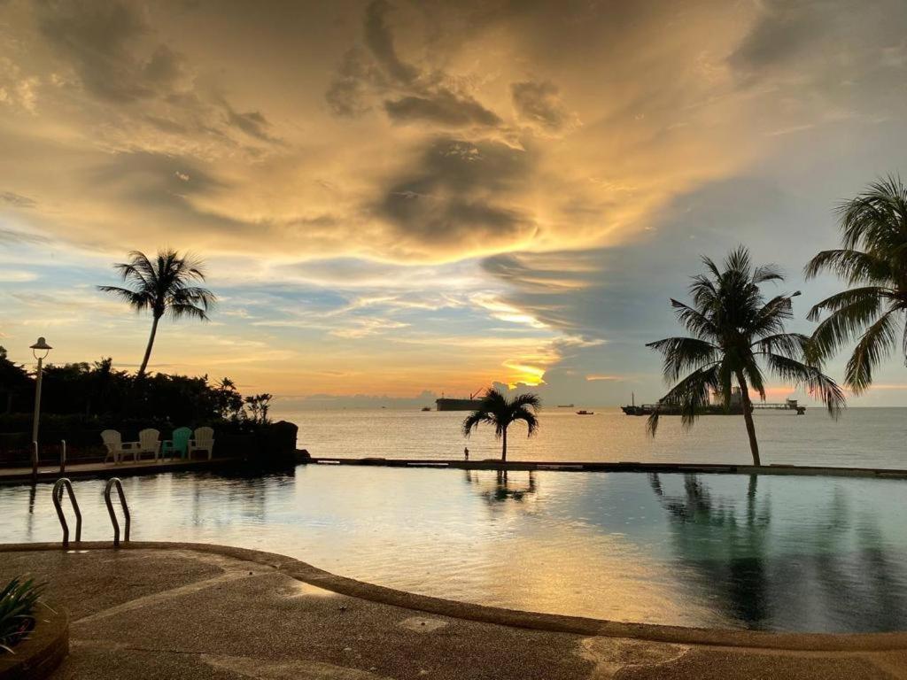 Ehsan Seaview Hotel Port Dickson Bagian luar foto