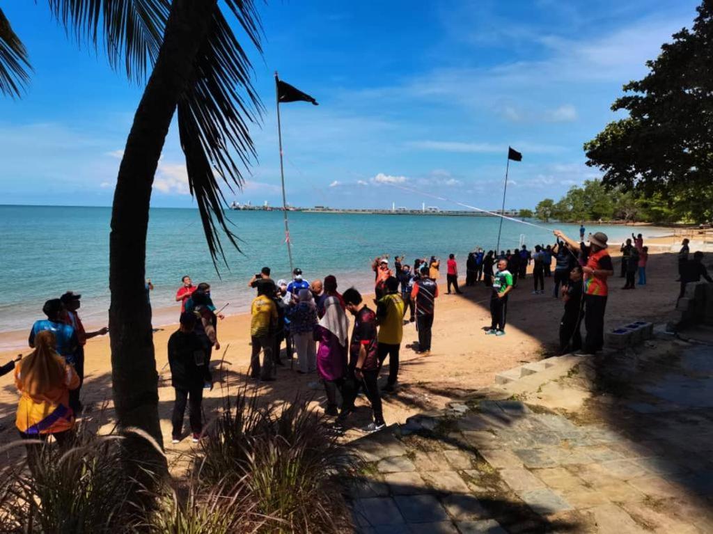 Ehsan Seaview Hotel Port Dickson Bagian luar foto