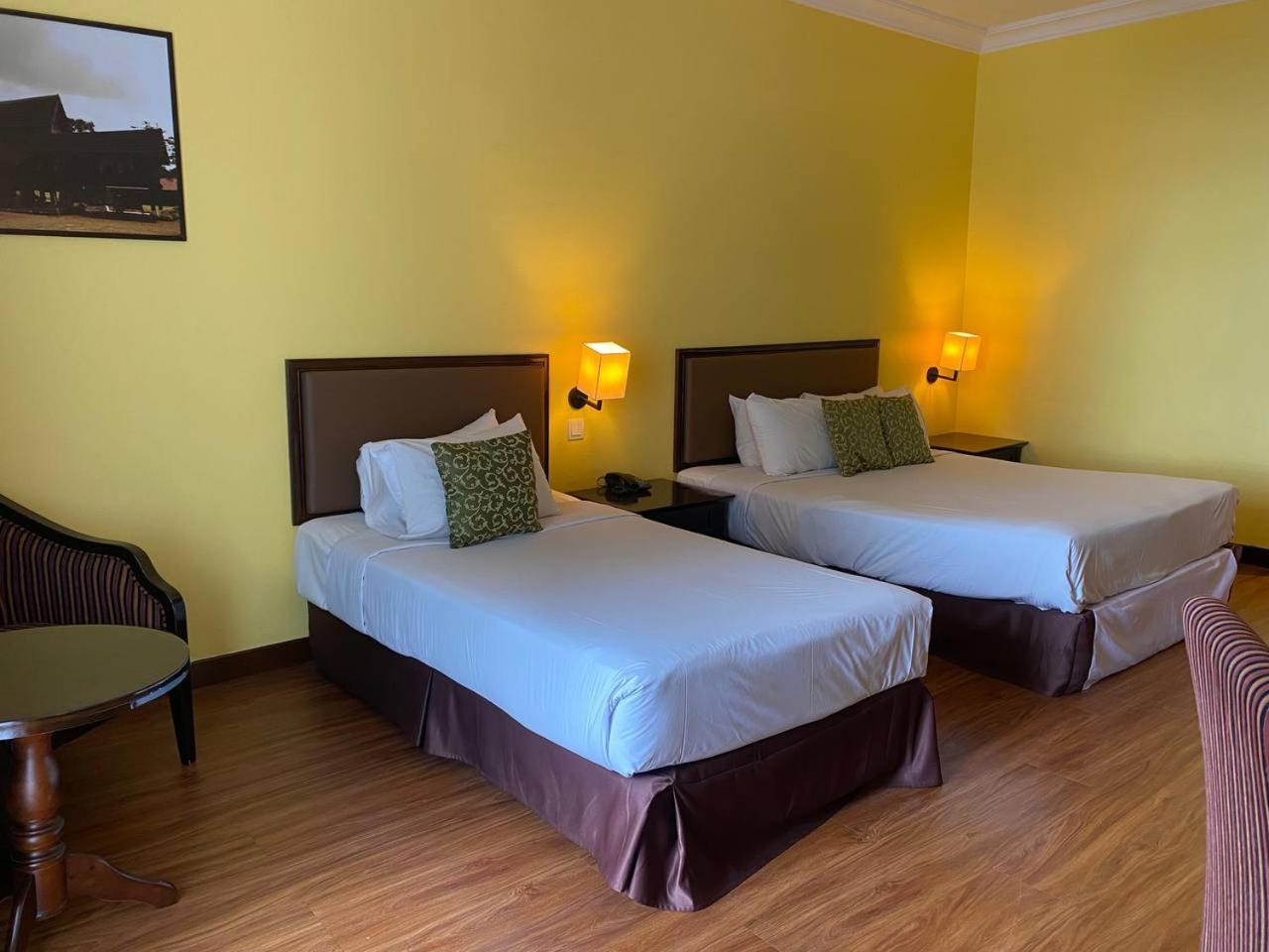 Ehsan Seaview Hotel Port Dickson Bagian luar foto
